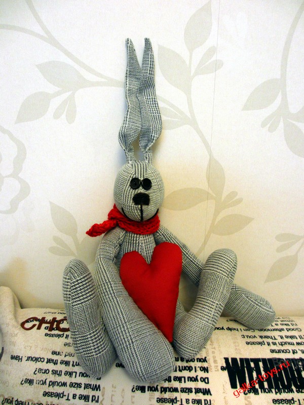 Зайка влюбленный и влюбчивый - мягкая игрушка