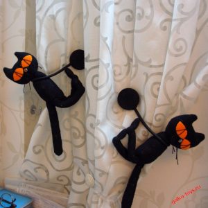 Кот - магнит шторный