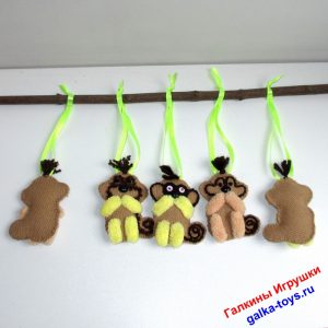 Елочная игрушка - веселая обезьянка