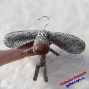 Мягкая вешалка для вещей маленькая коричневая собака