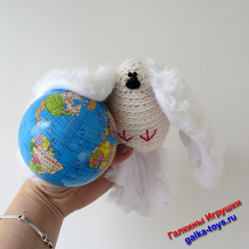 голубь игрушечный