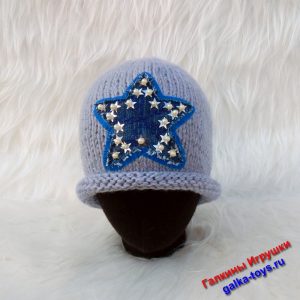 Шапка молодежная женская спицами с васильковой звездой