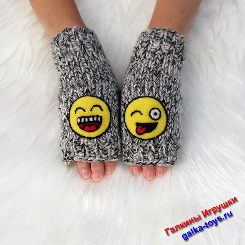Митенки вязаные со смайликом — изображение 3