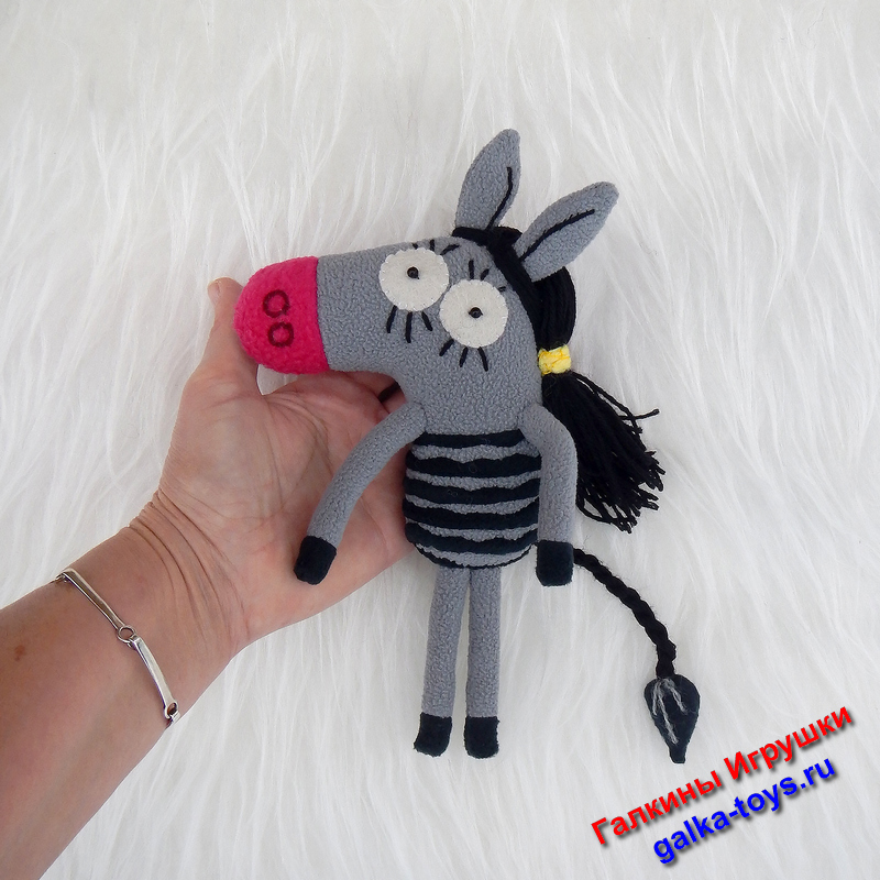 Смешная мягкая игрушка Поля из зебры в клеточку