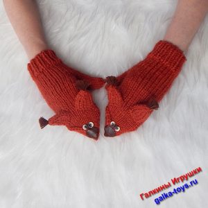 Теплые женские варежки красивые белки