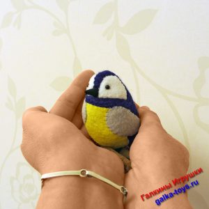 Птичка Синичка вязаная крючком