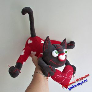 мягкая игрушка серый котик влюбленный