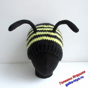 Красивая зимняя женская шапка вязаная Пчелка