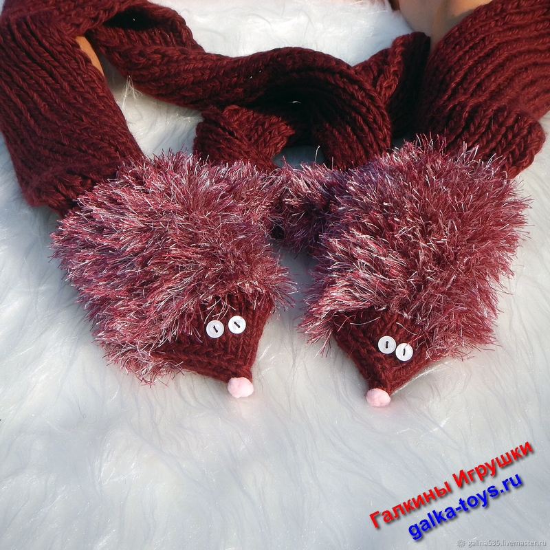 Бордовый женский шарф и варежки непотеряшки ежики