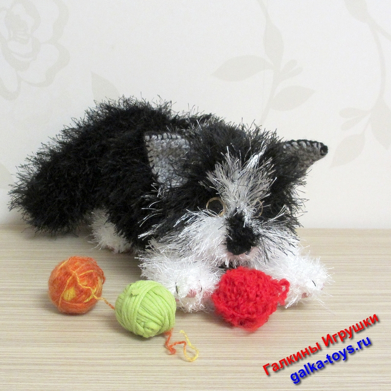 вязаный котенок