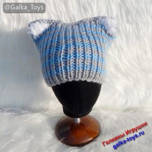 Серая женская вязаная шапка с ушками котика