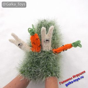 Интересный подарок девушке варежки на любую руку зайчик с морковкой