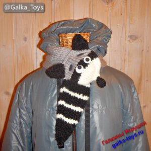 Милый детский шарфик спицами Енотик – теплый подарок